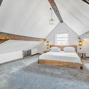 Quirky Retreats - Rose Chester